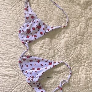 white bikini top ✨